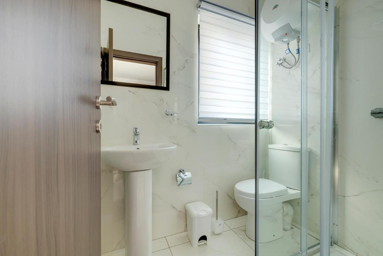 Chic 2Br Penthouse Steps From The Promenade Apartment Sliema Bagian luar foto