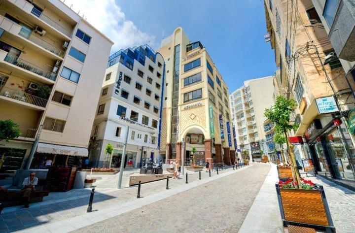 Chic 2Br Penthouse Steps From The Promenade Apartment Sliema Bagian luar foto