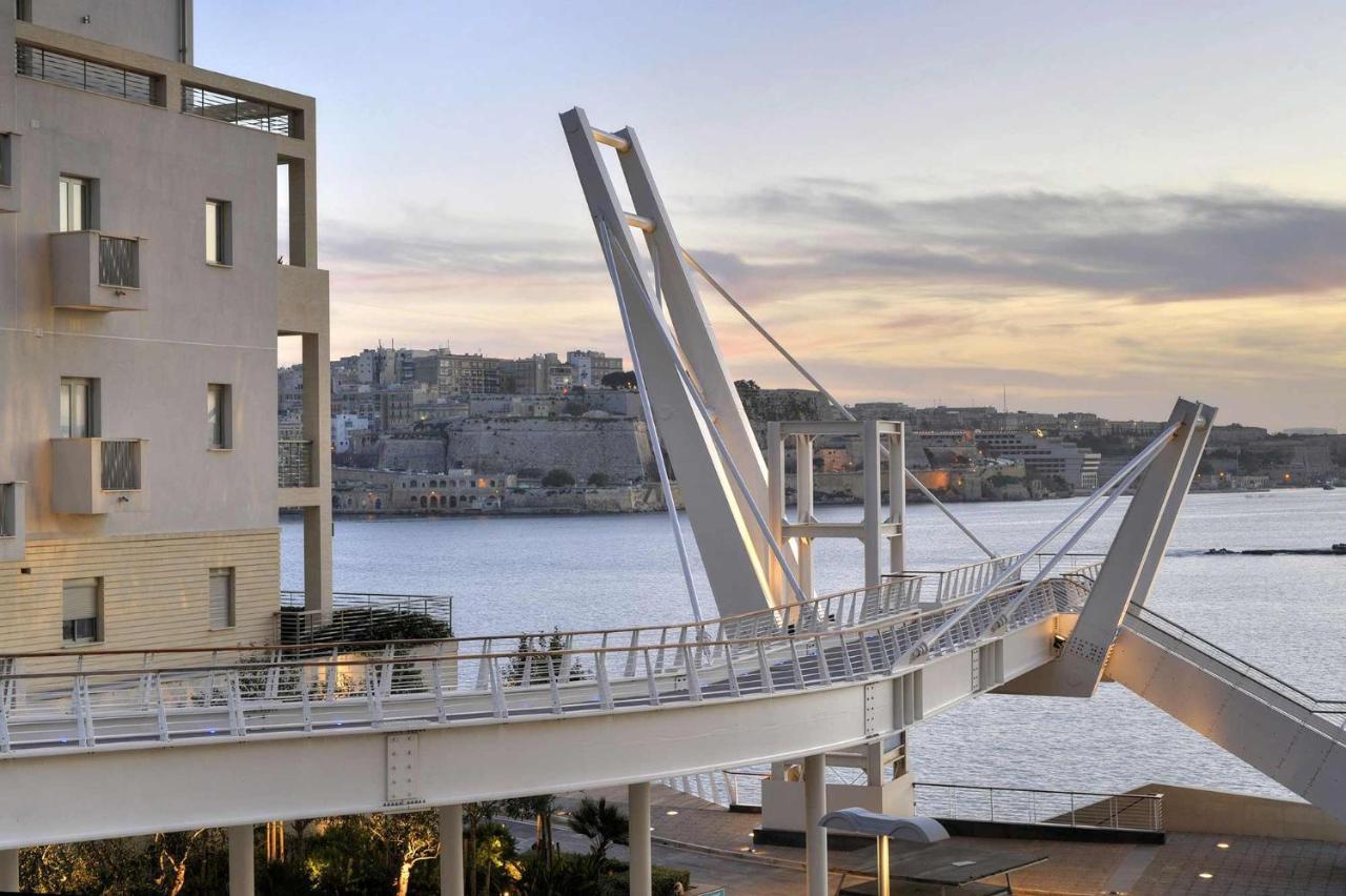 Chic 2Br Penthouse Steps From The Promenade Apartment Sliema Bagian luar foto