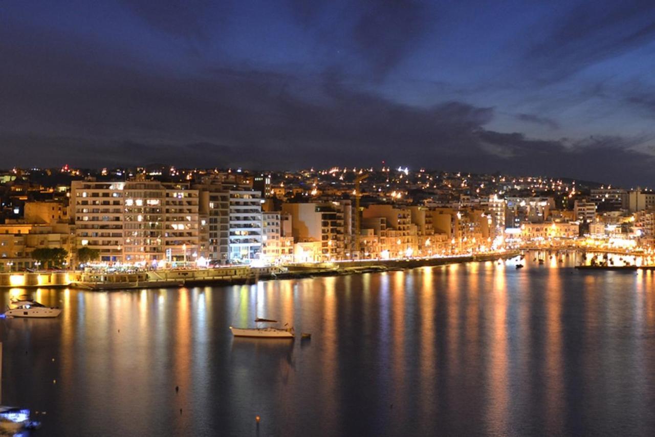 Chic 2Br Penthouse Steps From The Promenade Apartment Sliema Bagian luar foto