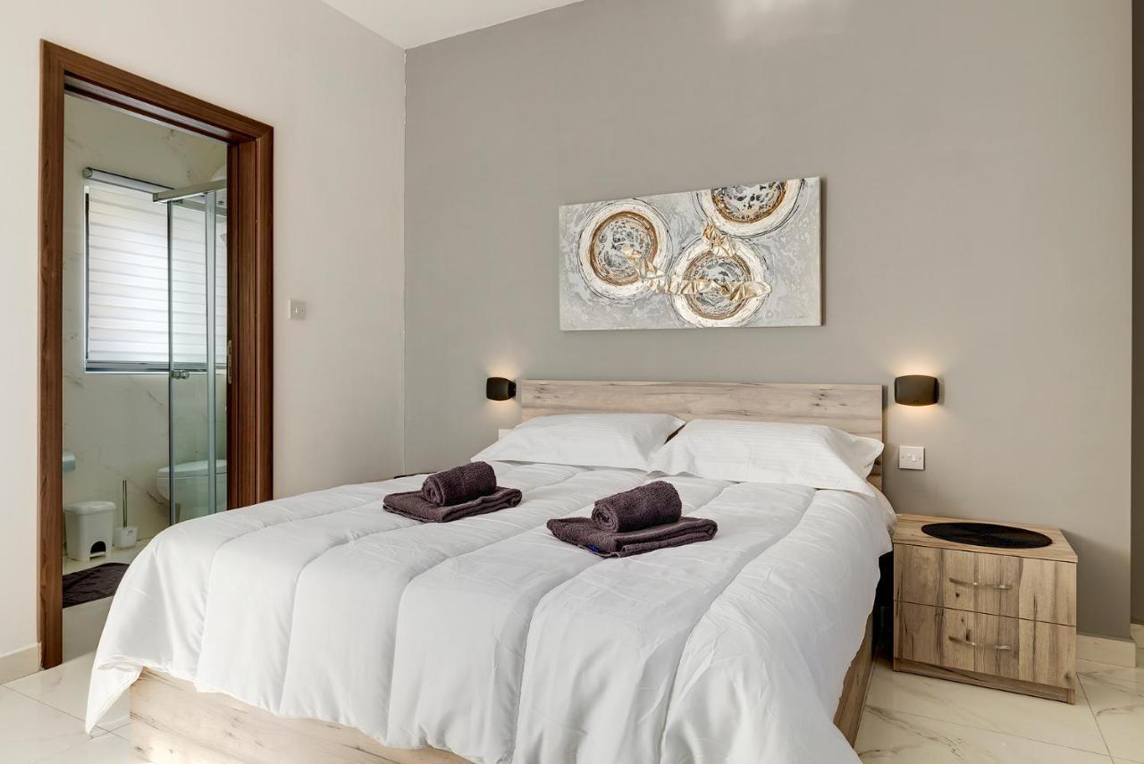 Chic 2Br Penthouse Steps From The Promenade Apartment Sliema Bagian luar foto