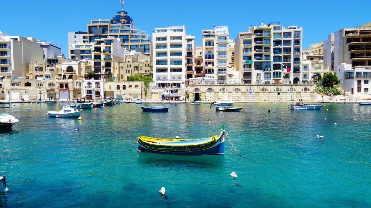 Chic 2Br Penthouse Steps From The Promenade Apartment Sliema Bagian luar foto