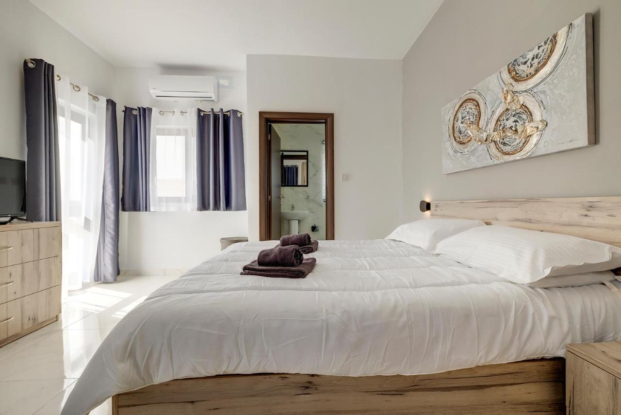 Chic 2Br Penthouse Steps From The Promenade Apartment Sliema Bagian luar foto