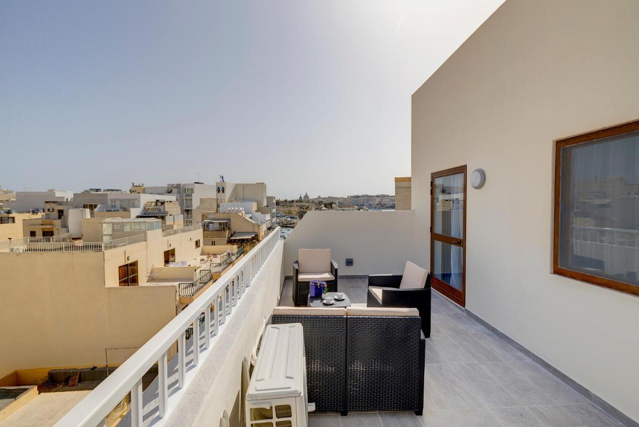 Chic 2Br Penthouse Steps From The Promenade Apartment Sliema Bagian luar foto