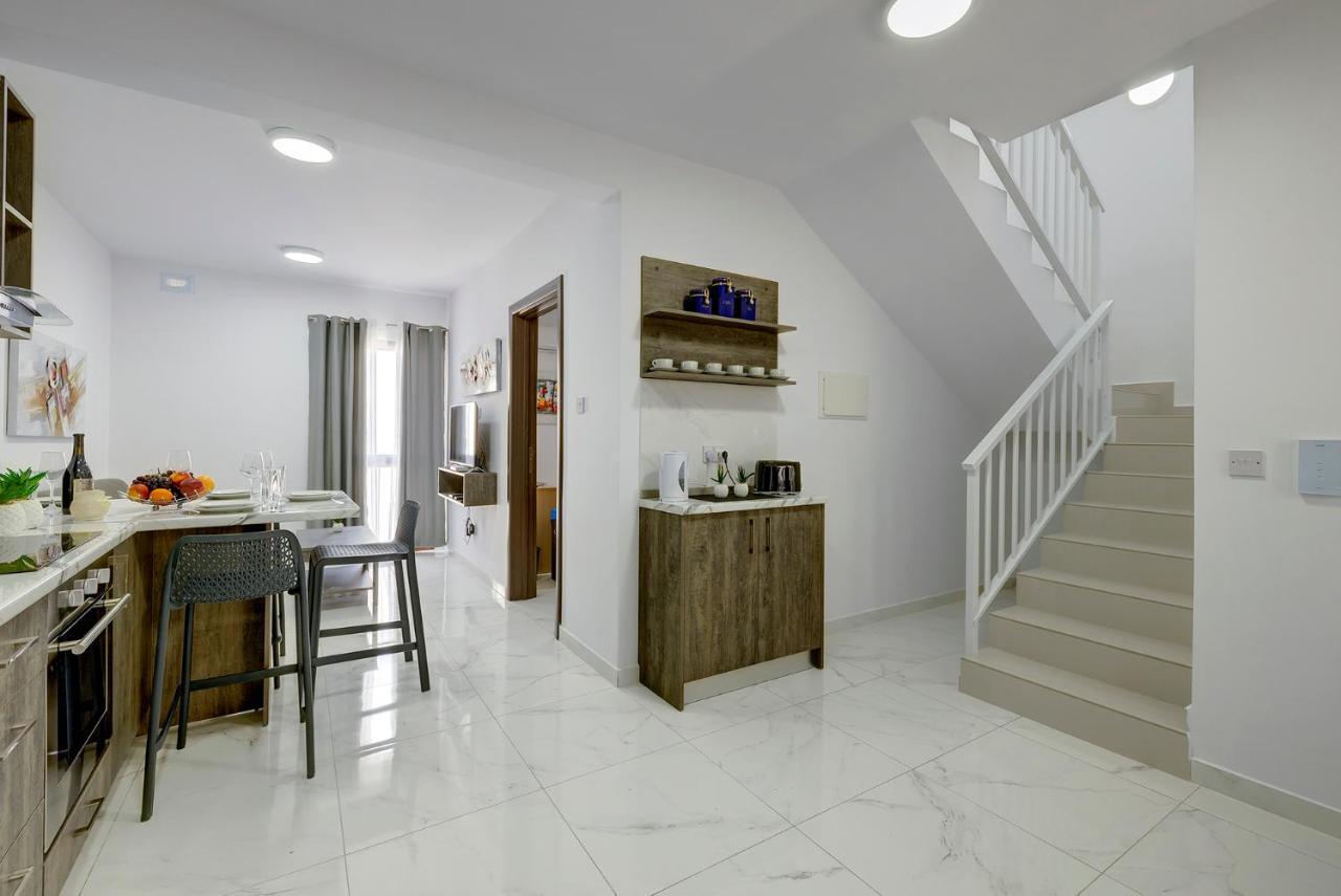 Chic 2Br Penthouse Steps From The Promenade Apartment Sliema Bagian luar foto