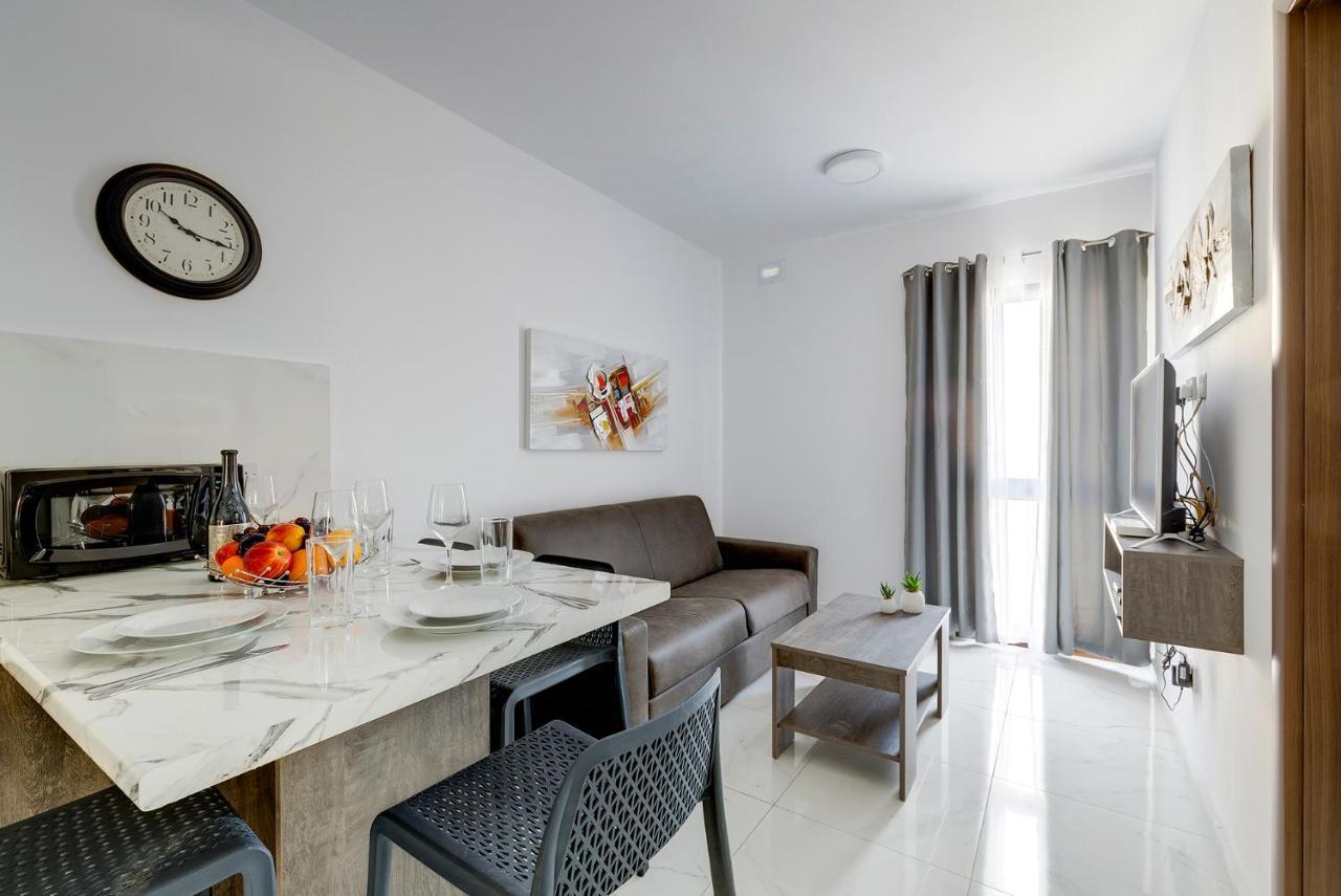 Chic 2Br Penthouse Steps From The Promenade Apartment Sliema Bagian luar foto