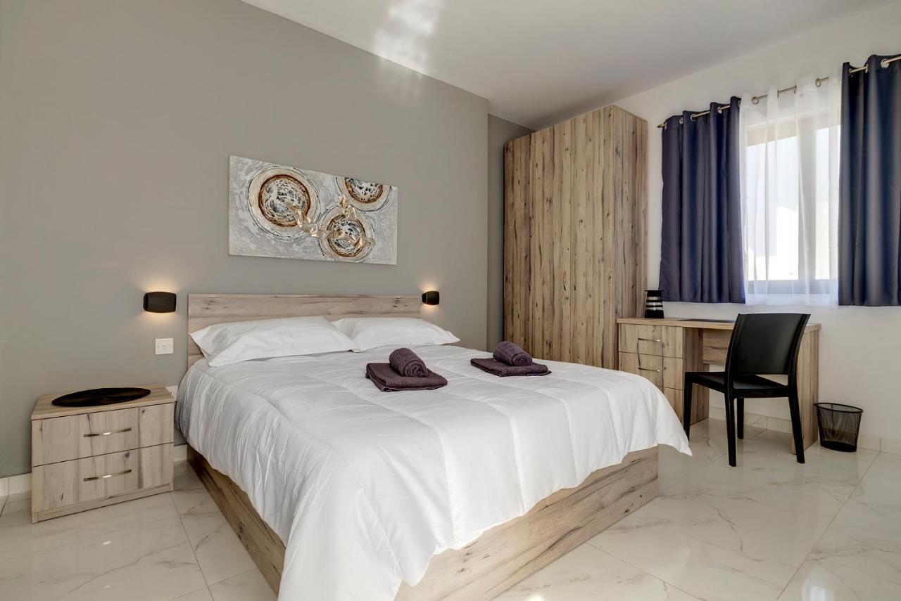 Chic 2Br Penthouse Steps From The Promenade Apartment Sliema Bagian luar foto