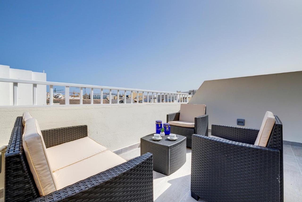 Chic 2Br Penthouse Steps From The Promenade Apartment Sliema Bagian luar foto